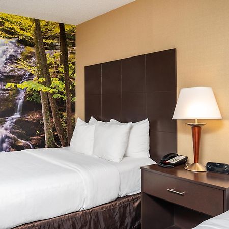 Clarion Pointe Harrisonburg Hotel Exterior photo