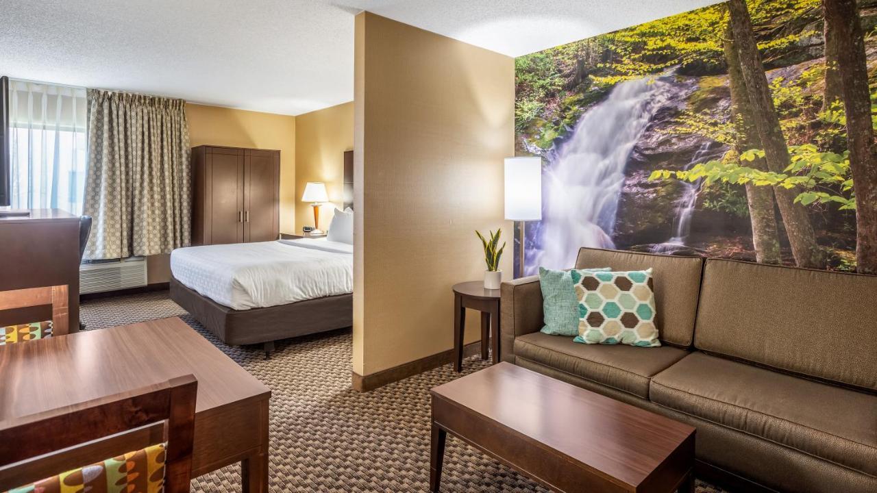 Clarion Pointe Harrisonburg Hotel Exterior photo