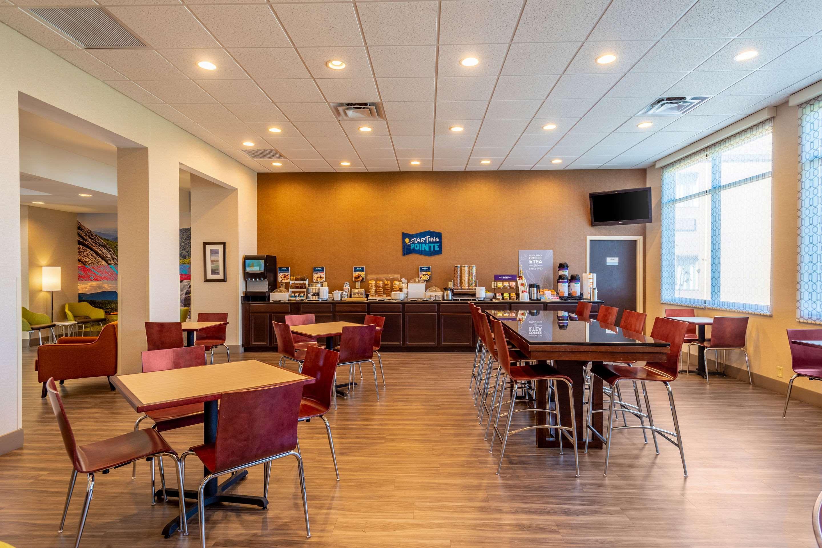 Clarion Pointe Harrisonburg Hotel Exterior photo