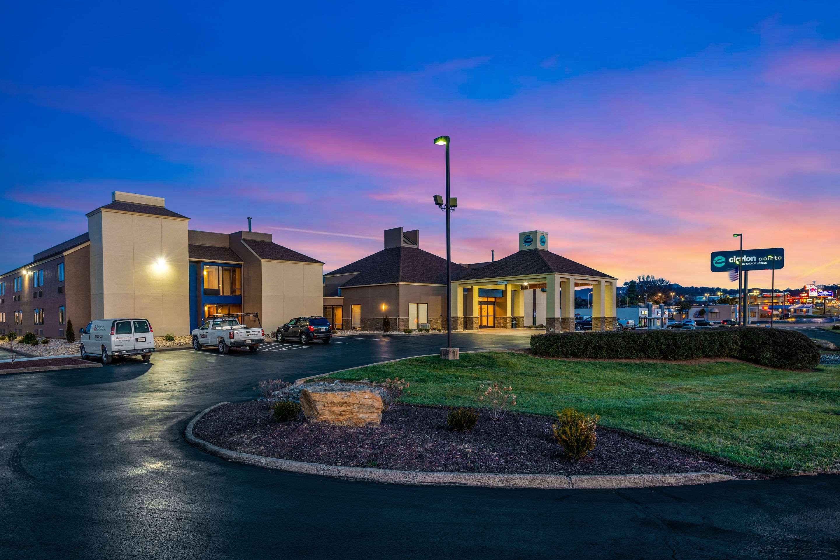 Clarion Pointe Harrisonburg Hotel Exterior photo