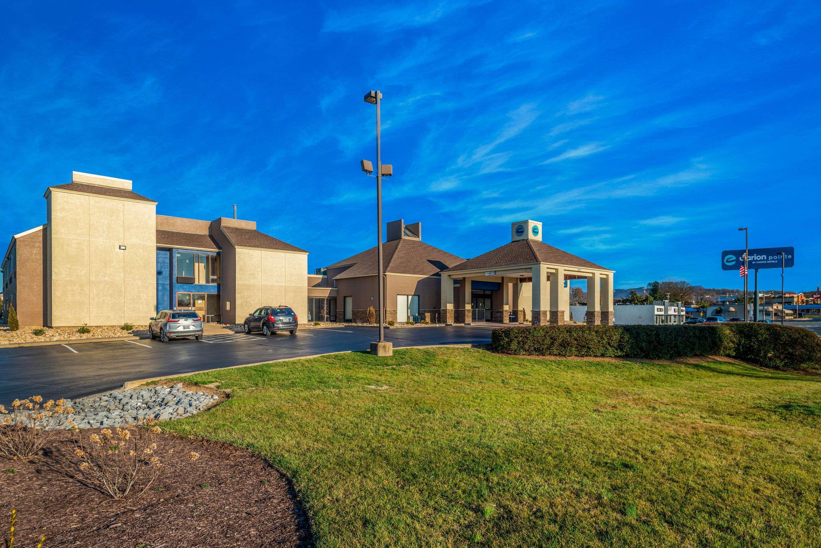 Clarion Pointe Harrisonburg Hotel Exterior photo