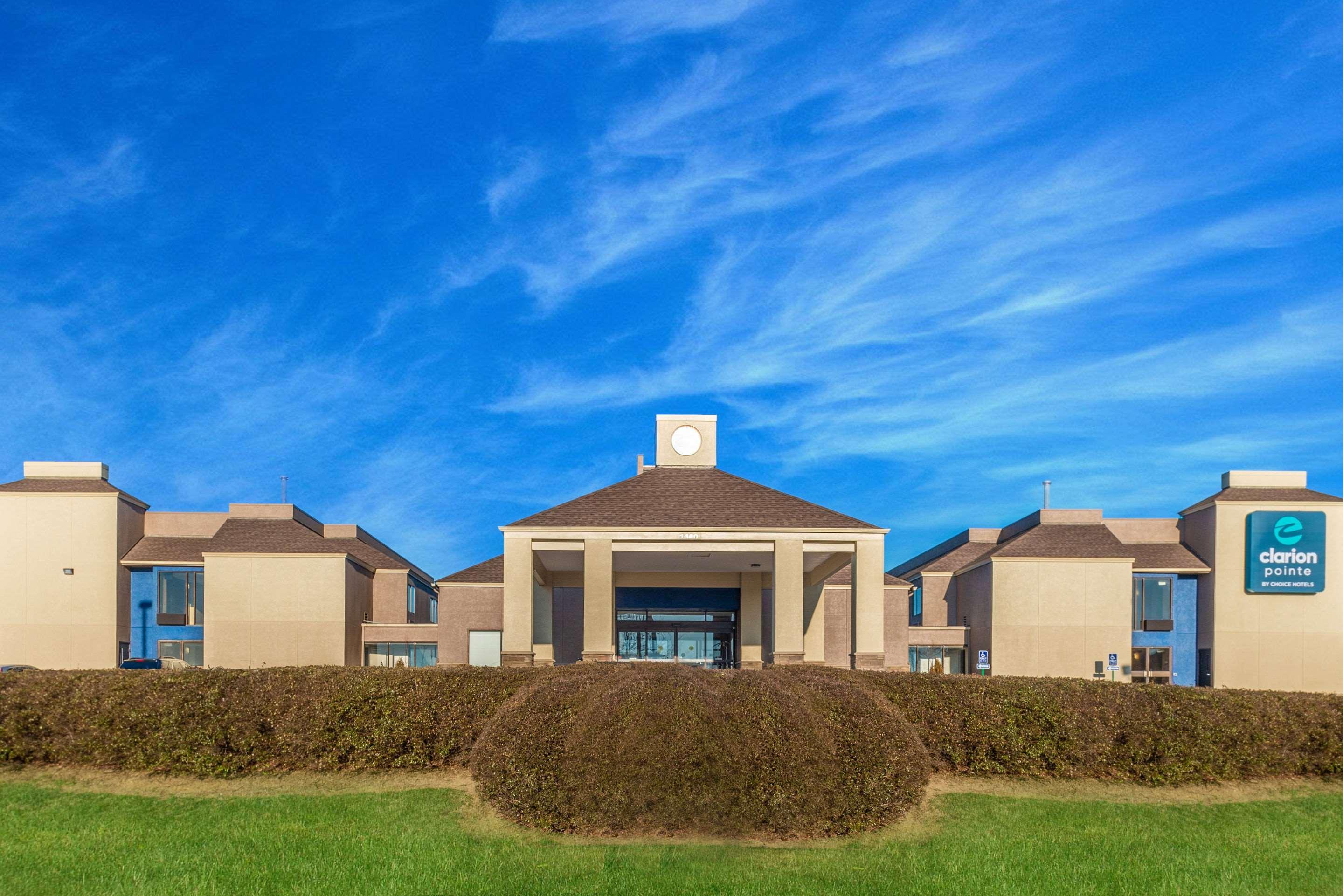 Clarion Pointe Harrisonburg Hotel Exterior photo