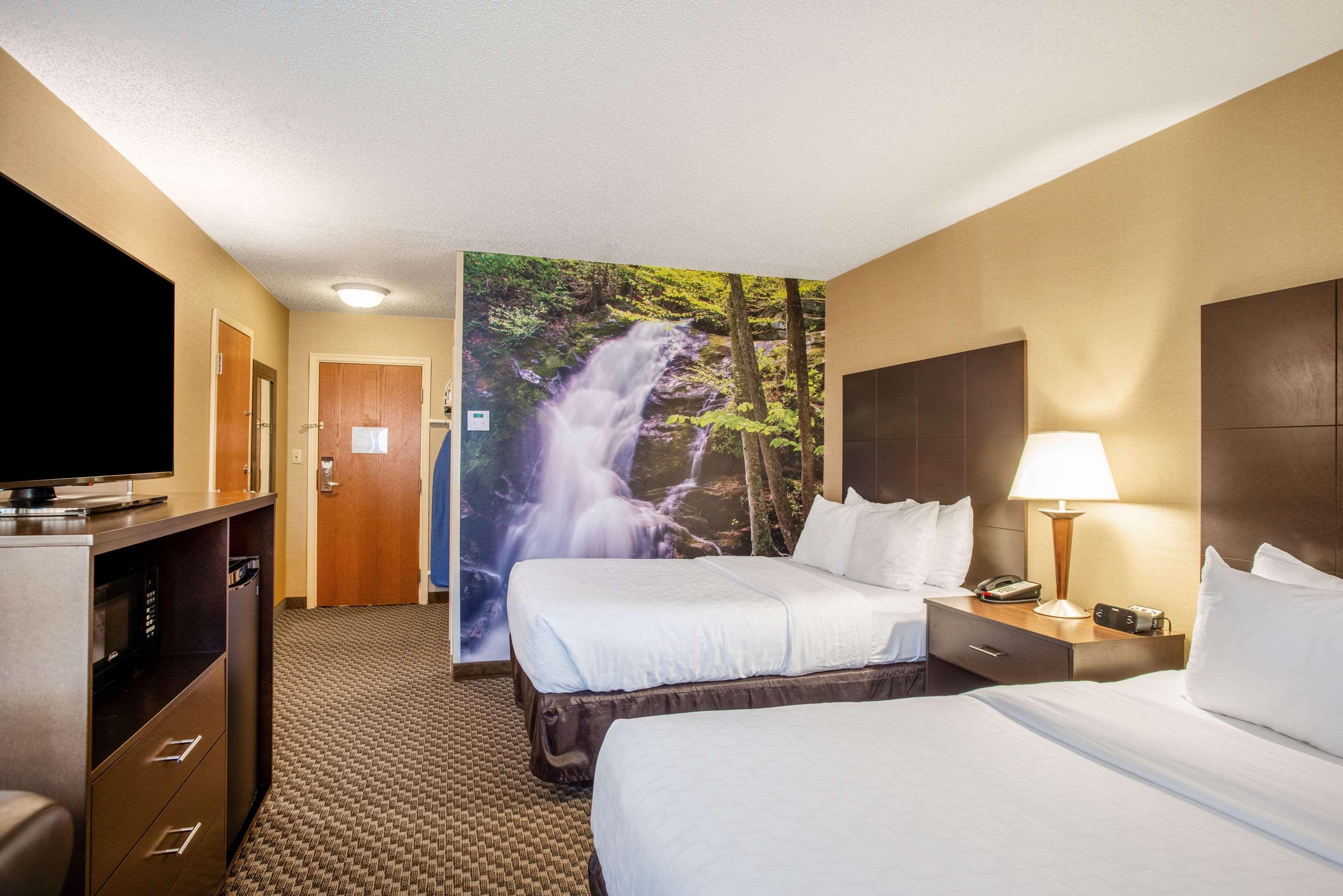Clarion Pointe Harrisonburg Hotel Exterior photo