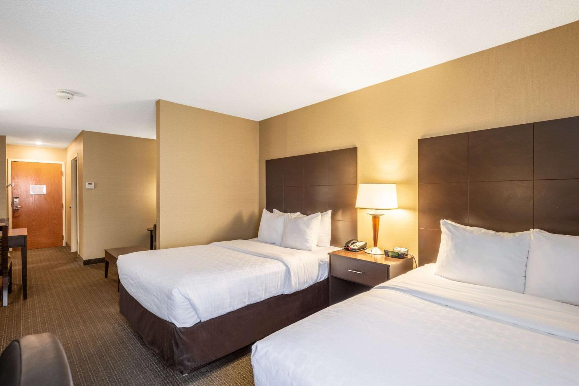 Clarion Pointe Harrisonburg Hotel Exterior photo
