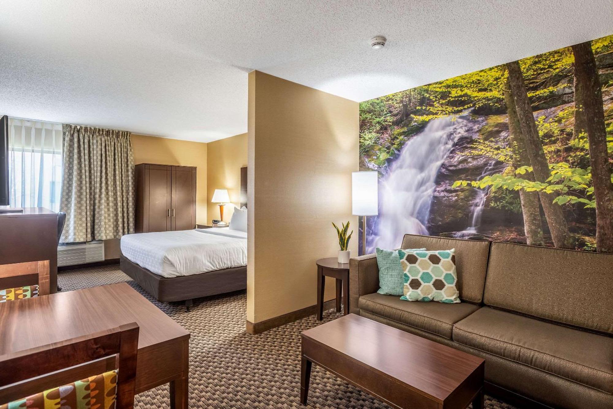Clarion Pointe Harrisonburg Hotel Exterior photo