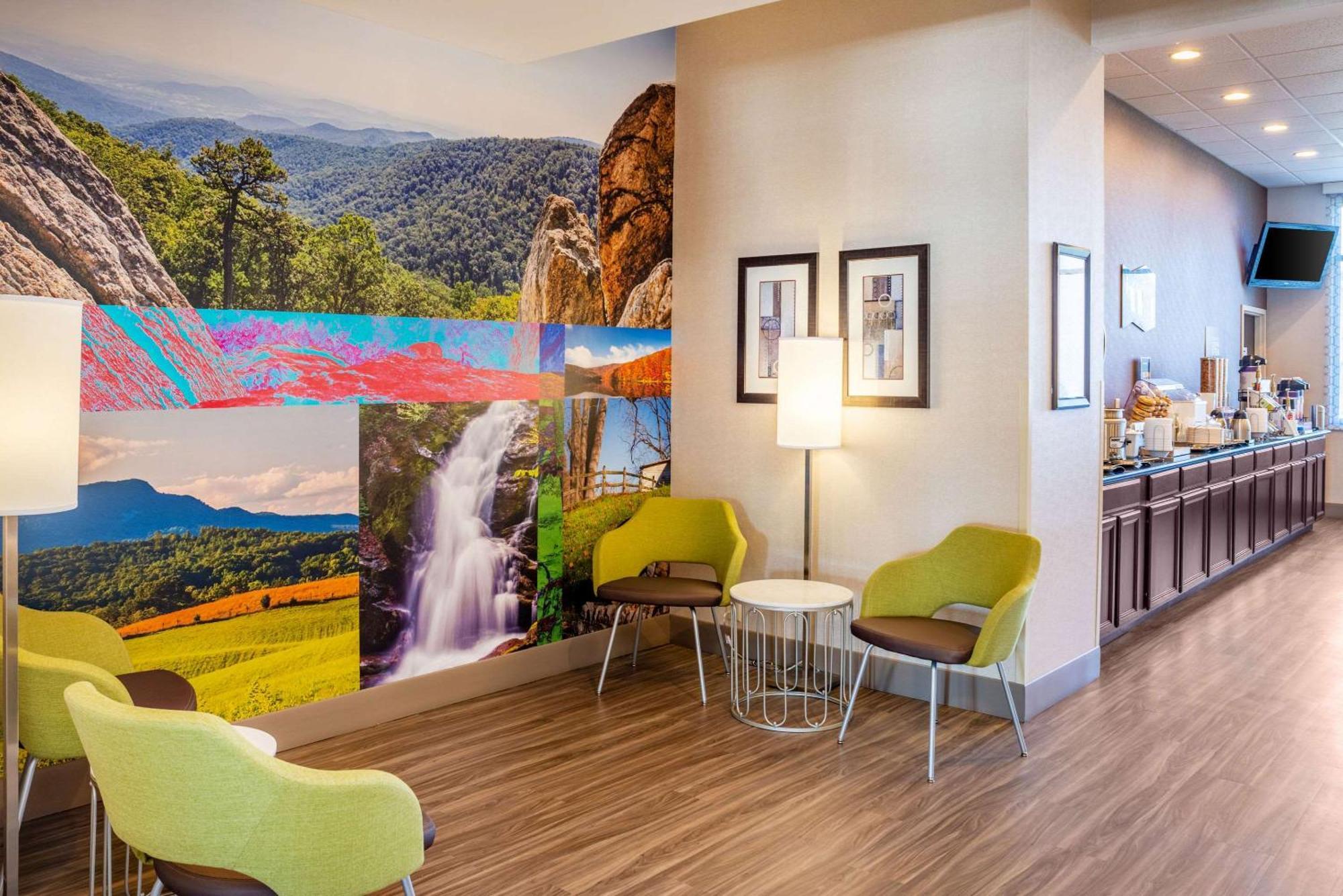 Clarion Pointe Harrisonburg Hotel Exterior photo