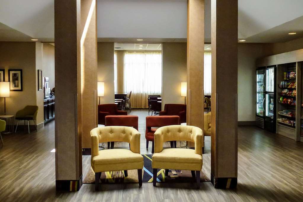 Clarion Pointe Harrisonburg Hotel Interior photo