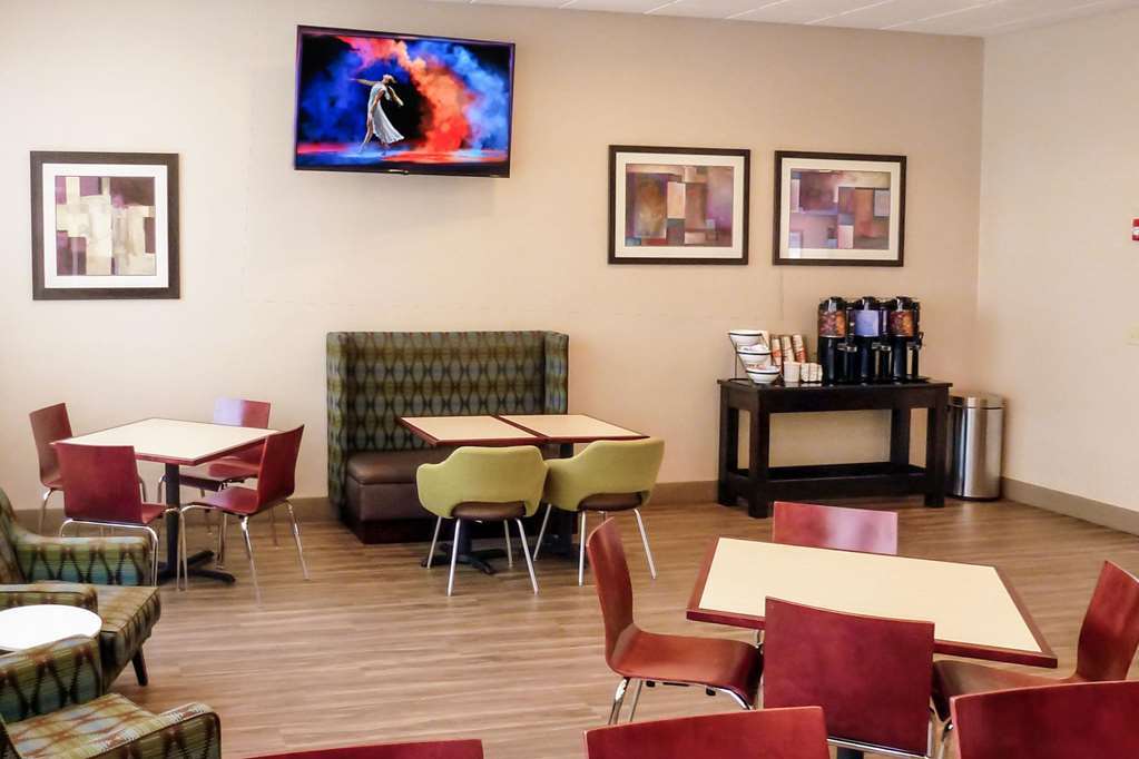 Clarion Pointe Harrisonburg Hotel Interior photo