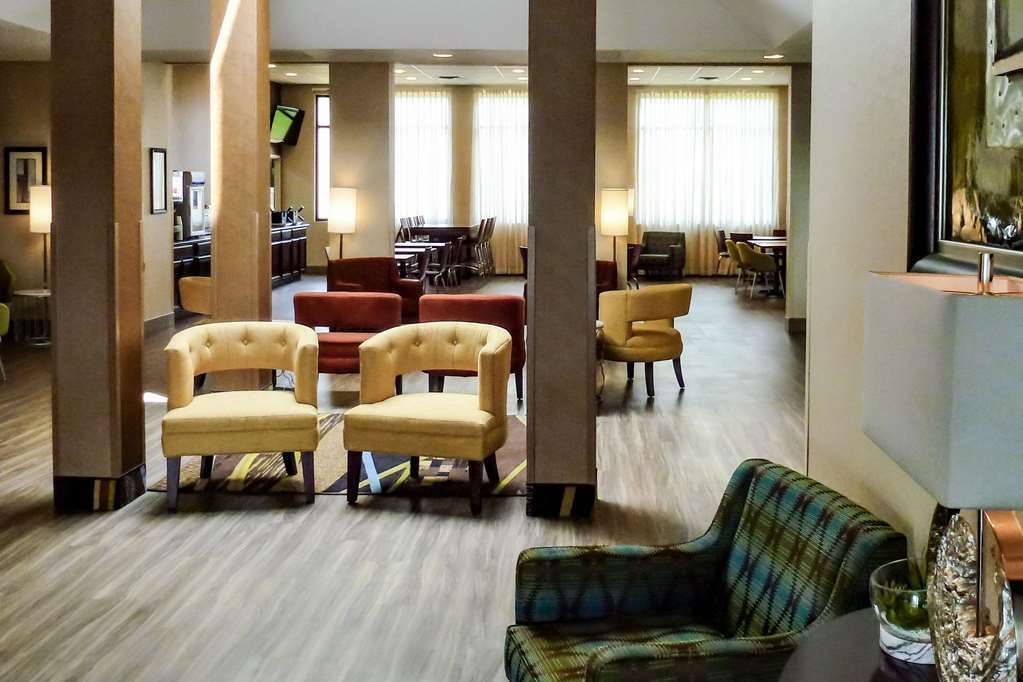 Clarion Pointe Harrisonburg Hotel Interior photo