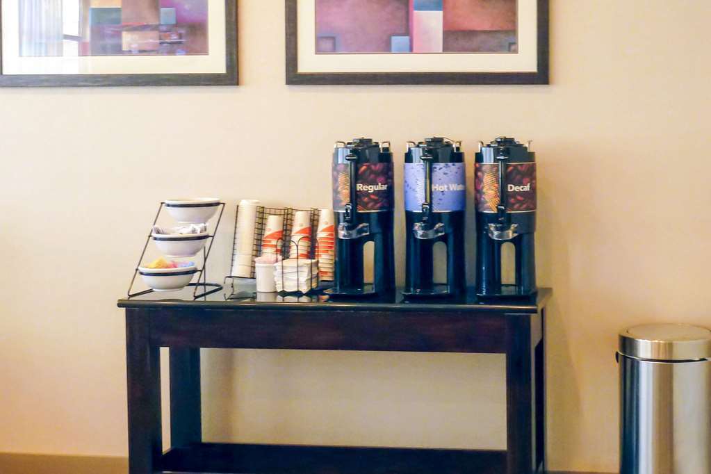 Clarion Pointe Harrisonburg Hotel Interior photo